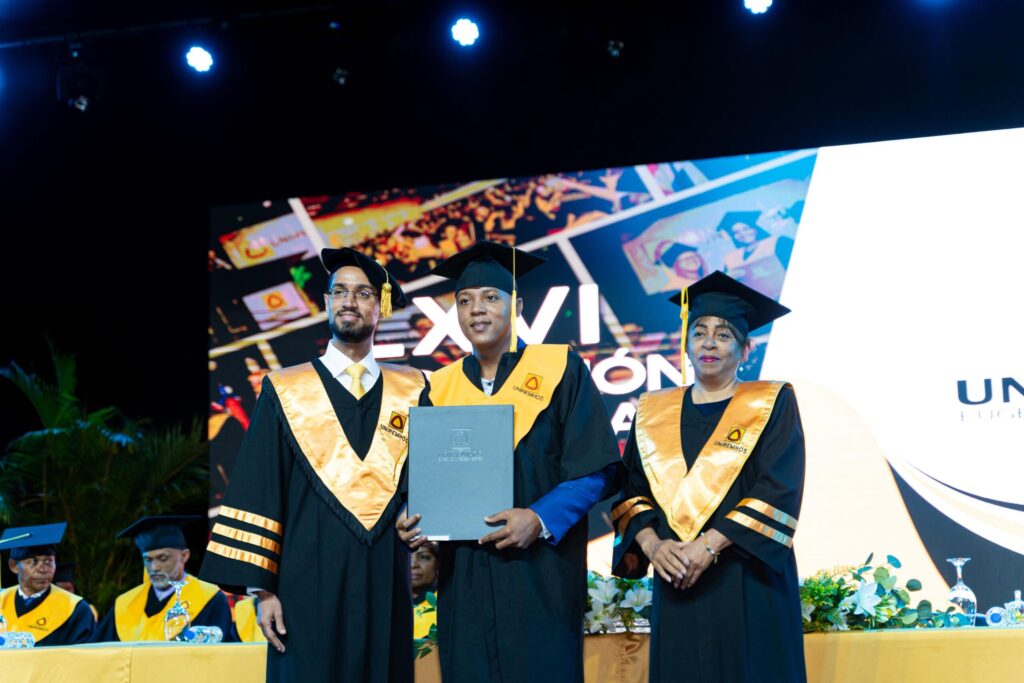 UNIREMHOS gradúa a 637 profesionales y llama a la unidad nacional para impulsar reforma educativa | 2 | UNIREMHOS gradúa a 637 profesionales y llama a la unidad nacional para impulsar reforma educativa - Noticias de hoy en República Dominicana | De Último Minuto