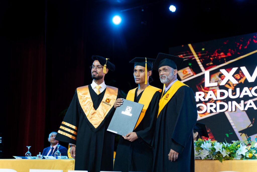 UNIREMHOS gradúa a 637 profesionales y llama a la unidad nacional para impulsar reforma educativa | 5 | UNIREMHOS gradúa a 637 profesionales y llama a la unidad nacional para impulsar reforma educativa - Noticias de hoy en República Dominicana | De Último Minuto