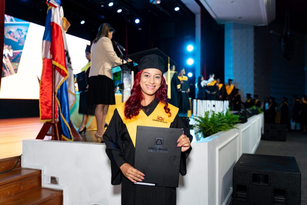 UNIREMHOS gradúa a 637 profesionales y llama a la unidad nacional para impulsar reforma educativa | 1 | UNIREMHOS gradúa a 637 profesionales y llama a la unidad nacional para impulsar reforma educativa - Noticias de hoy en República Dominicana | De Último Minuto