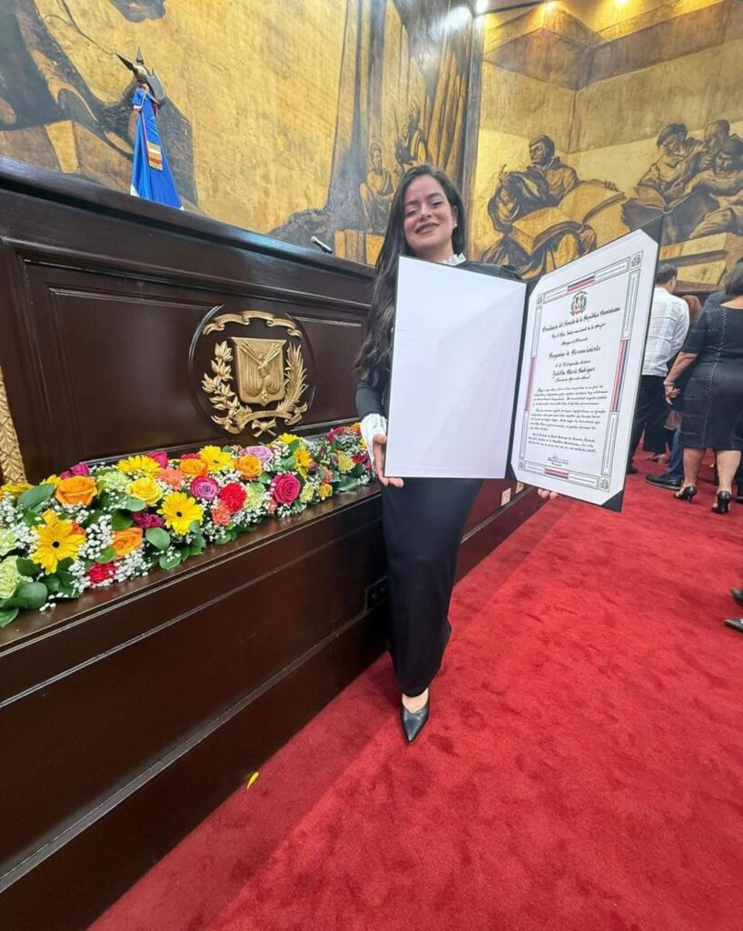 Yudelka Rodríguez Molina recibe reconocimiento “Huellas de Futuro” en el Congreso Nacional - Noticias de hoy en República Dominicana | De Último Minuto