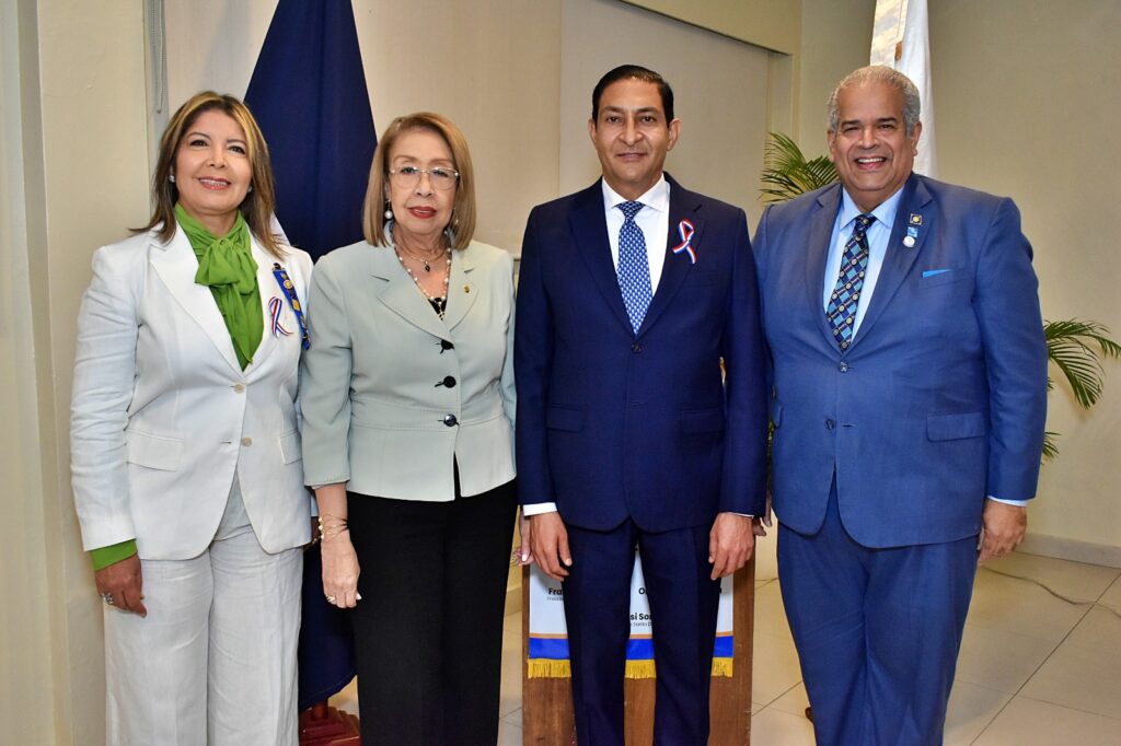 Bella Vista and Mirador Rotary Clubs promote critical thinking with a masterful conference by analyst Iván Gatón | De Último Minuto English