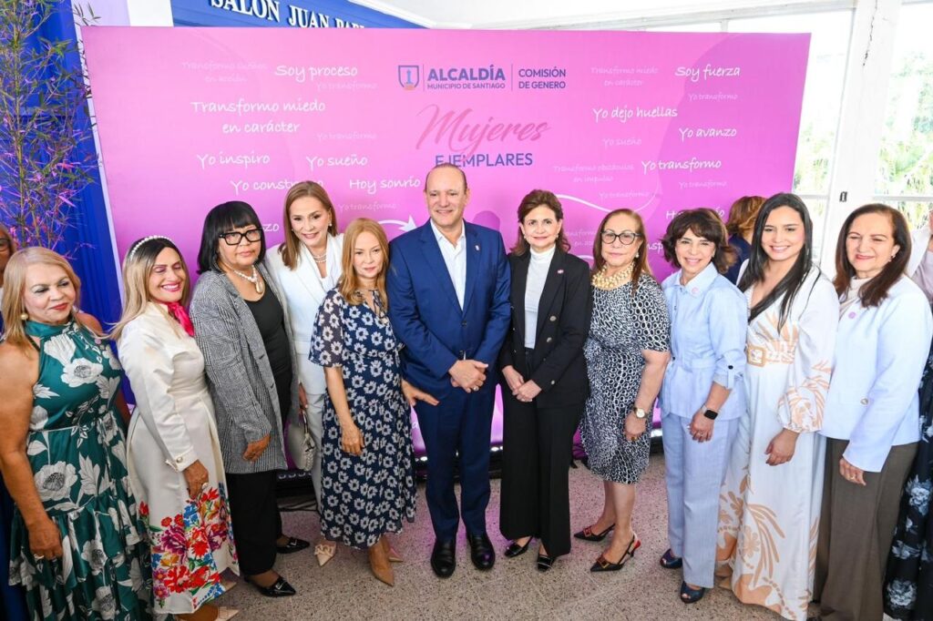 Santiago reconoce a 25 Mujeres Ejemplares junto a Raquel Peña - Noticias de hoy en República Dominicana | De Último Minuto