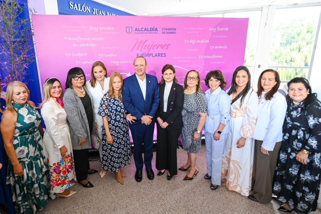 Santiago reconoce a 25 Mujeres Ejemplares junto a Raquel Peña - Noticias de hoy en República Dominicana | De Último Minuto