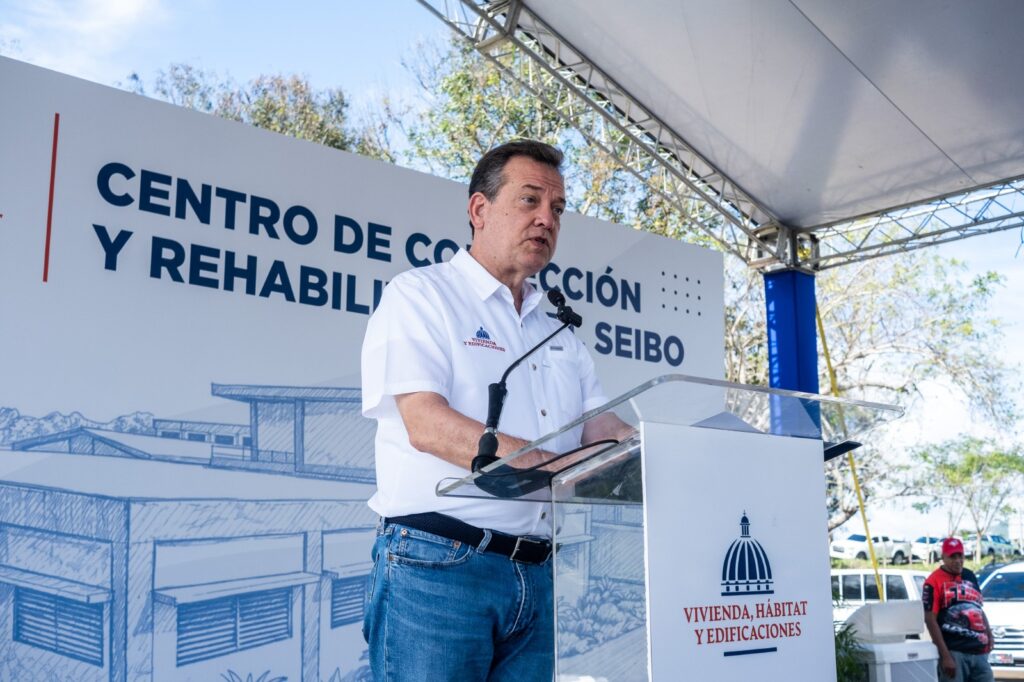 Minister Ito Bisonó initiates the construction of the El Seibo Correction and Rehabilitation Center | De Último Minuto English