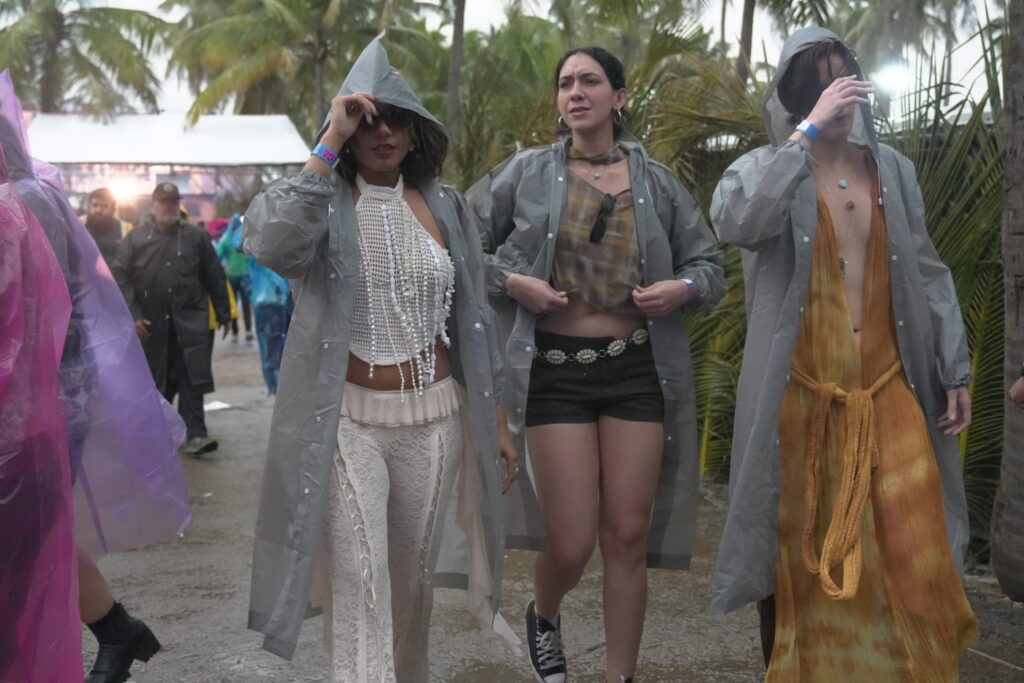 A pesar de la lluvia, la moda se impuso en el festival Isle of Light 2026 - Noticias de hoy en República Dominicana | De Último Minuto