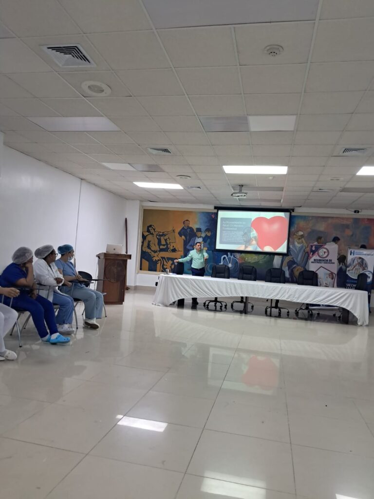 Hospital Regional Taiwán fortalece la humanización en los servicios de salud con capacitación a su personal - Noticias de hoy en República Dominicana | De Último Minuto