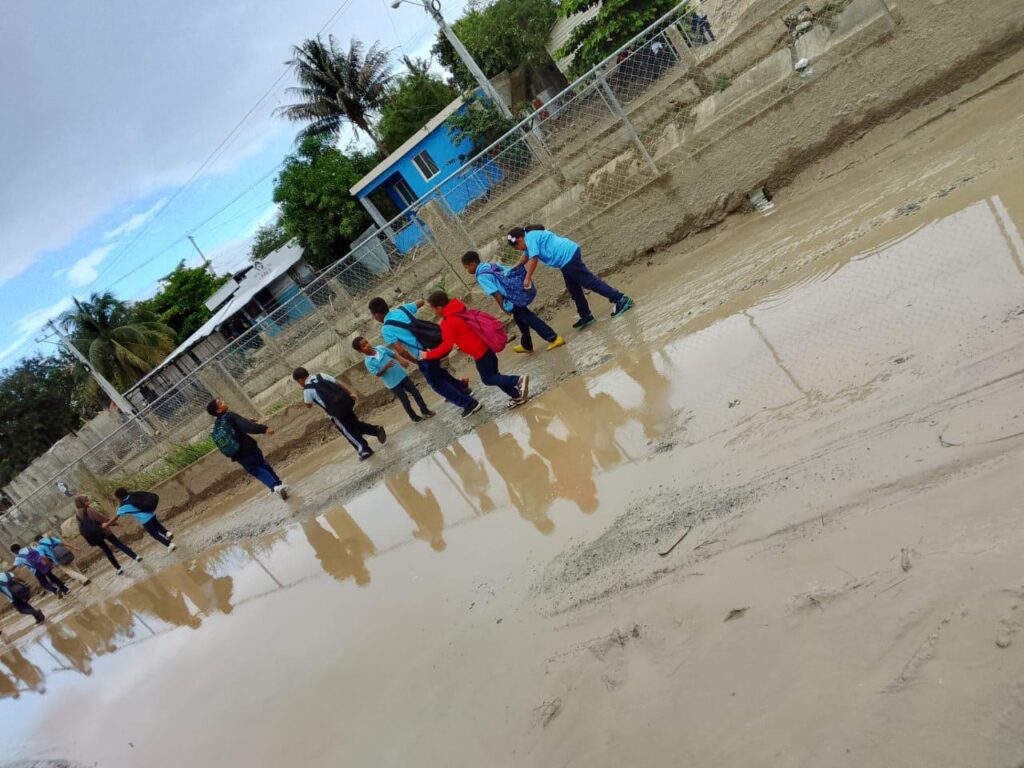 More than 18 sectors of West Santiago demand street repairs | 5 | More than 18 sectors of West Santiago demand street repairs | De Último Minuto English