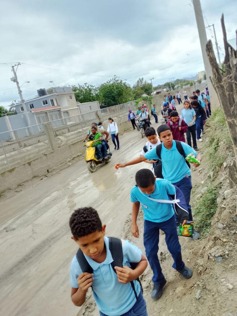 More than 18 sectors of West Santiago demand street repairs | 6 | More than 18 sectors of West Santiago demand street repairs | De Último Minuto English