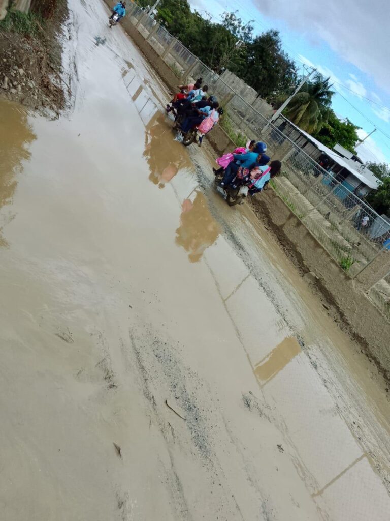 More than 18 sectors of West Santiago demand street repairs | 2 | More than 18 sectors of West Santiago demand street repairs | De Último Minuto English