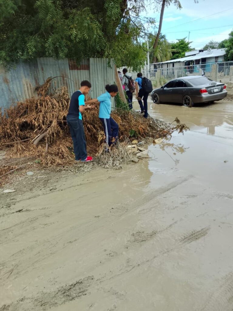More than 18 sectors of West Santiago demand street repairs | 4 | More than 18 sectors of West Santiago demand street repairs | De Último Minuto English