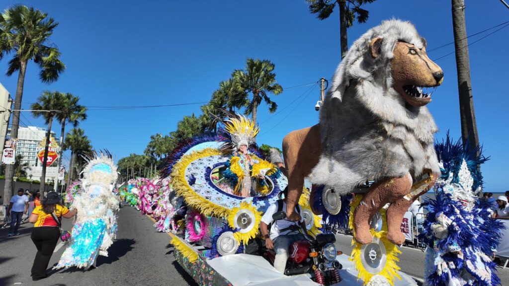 Carnival troupes and characters from all over the country dazzle in the 2026 National Carnival Parade | De Último Minuto English