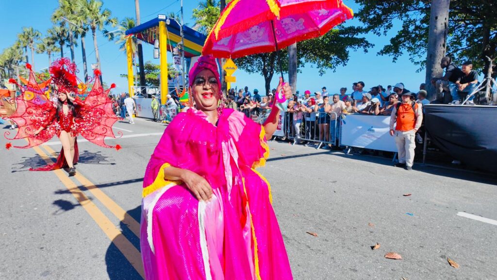 Carnival troupes and characters from all over the country dazzle in the 2026 National Carnival Parade | De Último Minuto English