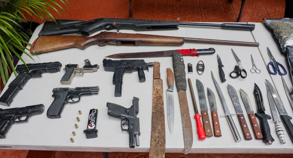 Policía Nacional incauta drogas, armas, vehículos y más de 100 máquinas tragamonedas en el DN - Noticias de hoy en República Dominicana | De Último Minuto