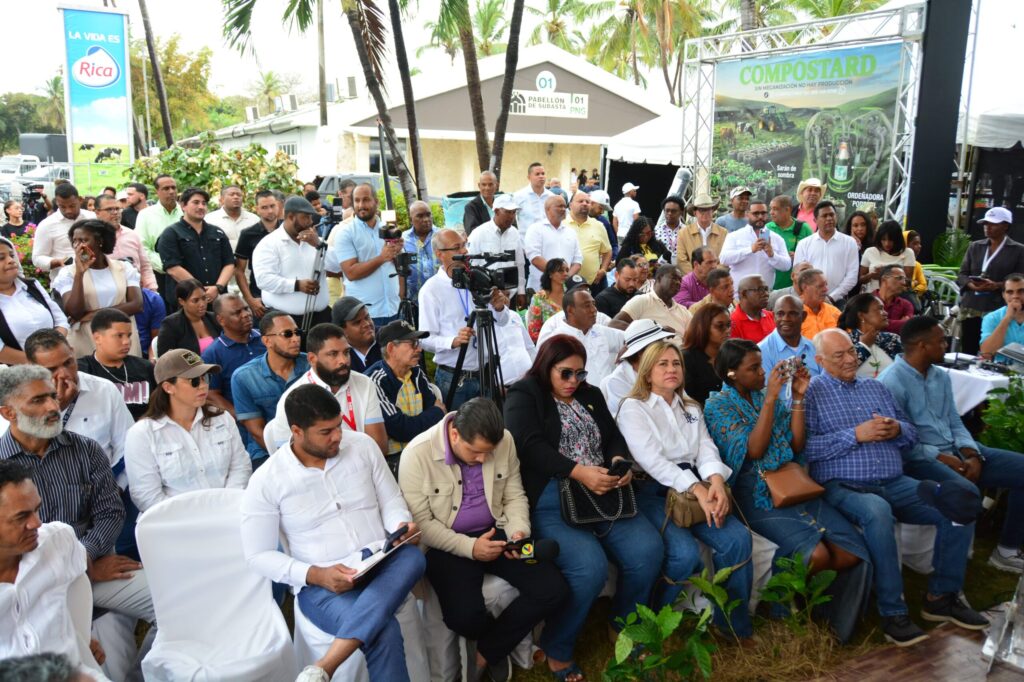 Hecmilio Galván: ´´con el FEDA hemos impactado la vida de casi 2.5 millones de dominicanos, motivando el deseo cultivar | 6 | Hecmilio Galván: ´´con el FEDA hemos impactado la vida de casi 2.5 millones de dominicanos, motivando el deseo cultivar - Noticias de hoy en República Dominicana | De Último Minuto