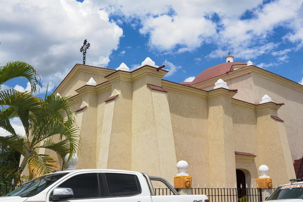 Ministro de Turismo inaugura restauración del Santuario Nuestra Señora del Agua Santa en Boyá - Noticias de hoy en República Dominicana | De Último Minuto
