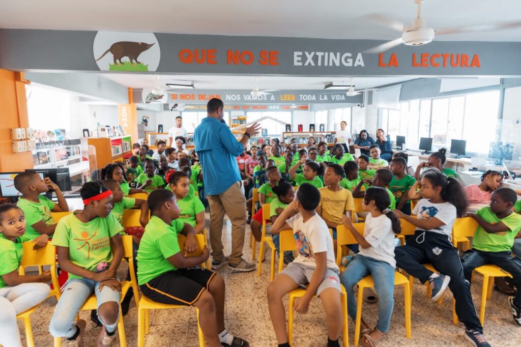 Alcaldía del DN realiza siembra de árboles y charlas en conmemoración del Día Mundial Forestal - Noticias de hoy en República Dominicana | De Último Minuto