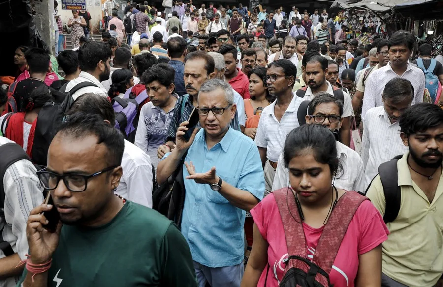 India prepares the world's largest census: 1.4 billion citizens will be registered | De Último Minuto English