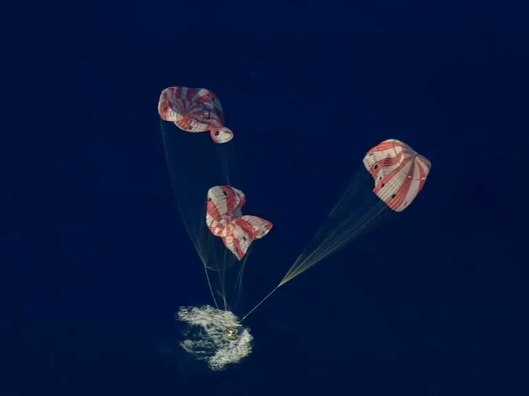 Artemis II ameriza tras reingreso extremo a 40,000 km/h y 2,700 °C