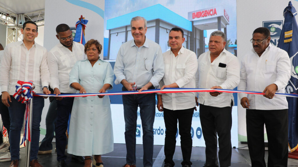 Abinader inaugurates the renovation of the Municipal Hospital La Victoria with an investment of more than RD$75 million pesos | De Último Minuto English