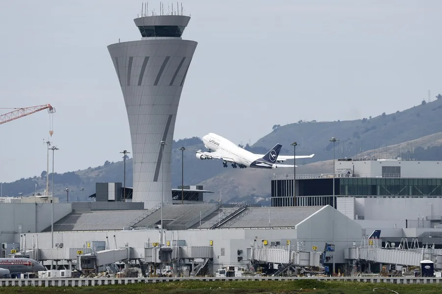 EE.UU. considera bloquear la entrada de extranjeros en los aeropuertos de las ciudades «santuario» | De Último Minuto English