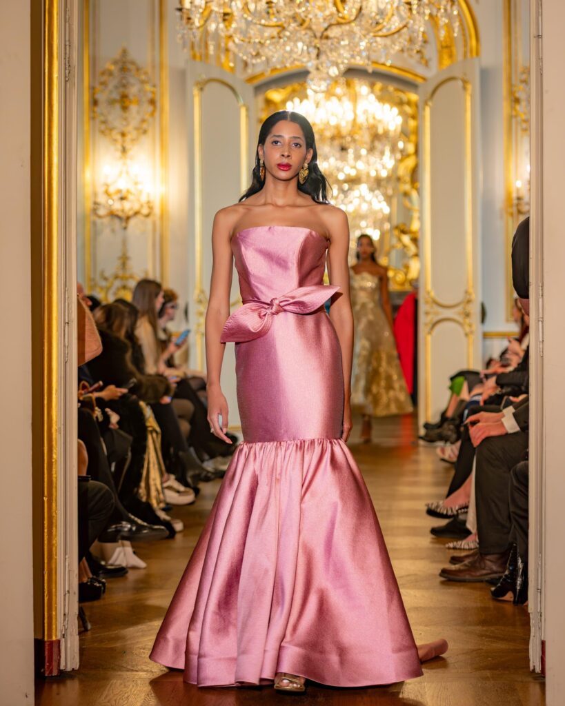 Rafael Rivero presenta desde Santiago a París su colección “Alta Moda” | De Último Minuto English