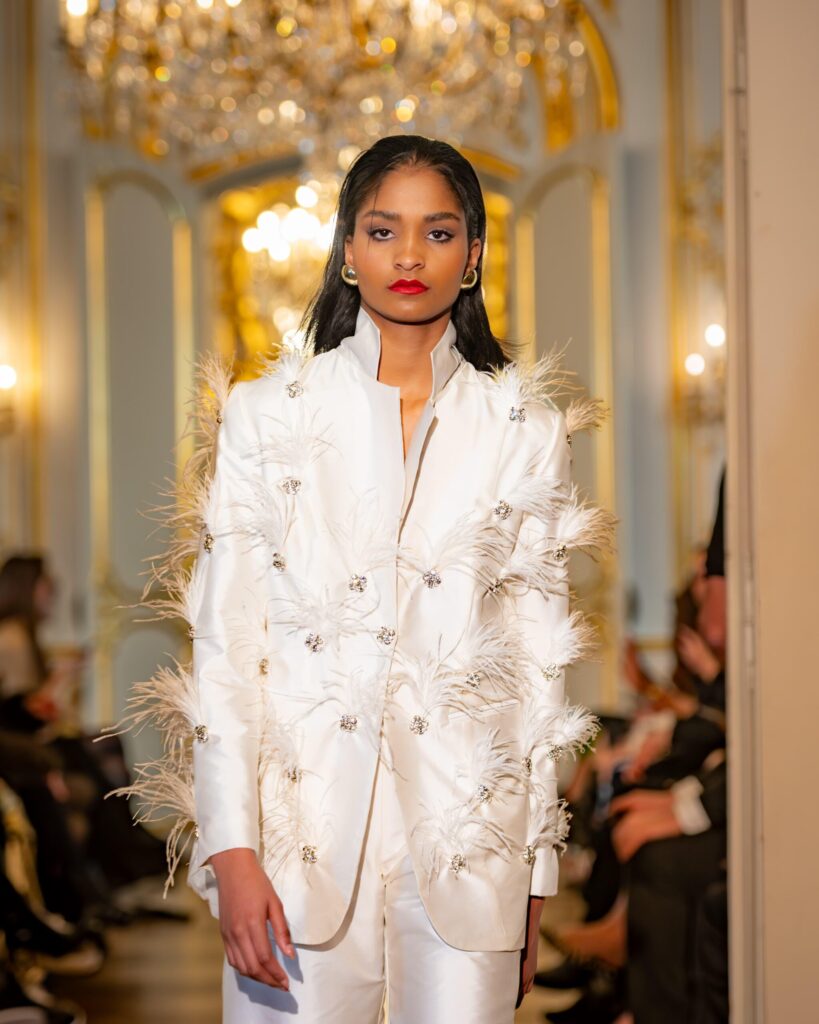 Rafael Rivero presenta desde Santiago a París su colección “Alta Moda” | De Último Minuto English