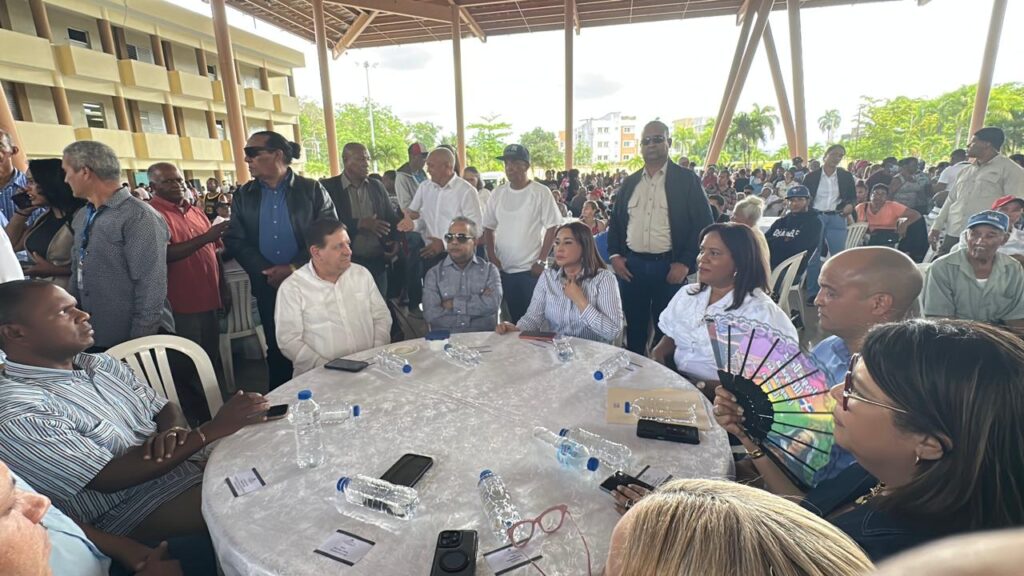 Más de mil familias participan en jornada de diálogo social impulsada por Supérate en Bonao | 3 | Más de mil familias participan en jornada de diálogo social impulsada por Supérate en Bonao | De Último Minuto English