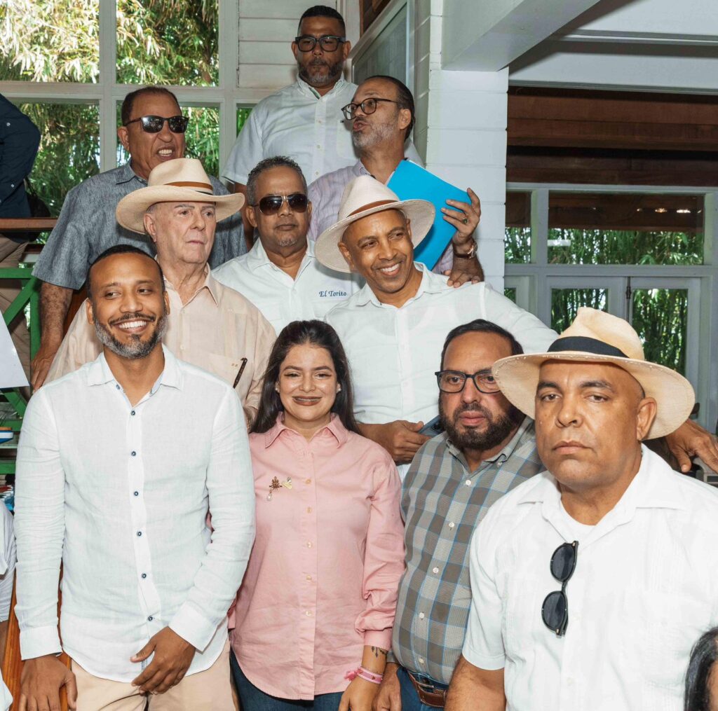 Carolina recibe respaldo del PRM en Monseñor Nouel encabezado por Héctor Acosta y Norberto Ortiz | 2 | Carolina recibe respaldo del PRM en Monseñor Nouel encabezado por Héctor Acosta y Norberto Ortiz