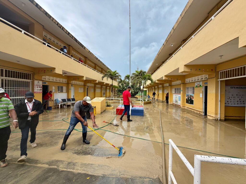 School Infrastructure provides immediate rehabilitation of seven schools impacted by floods in Puerto Plata | De Último Minuto English