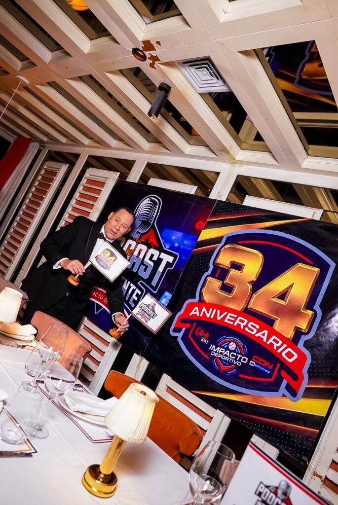 Franklin Mirabal breaks down in tears during the celebration of the 34th anniversary of Impacto Deportivo | 6 | Franklin Mirabal breaks down in tears during the celebration of the 34th anniversary of Impacto Deportivo | De Último Minuto English