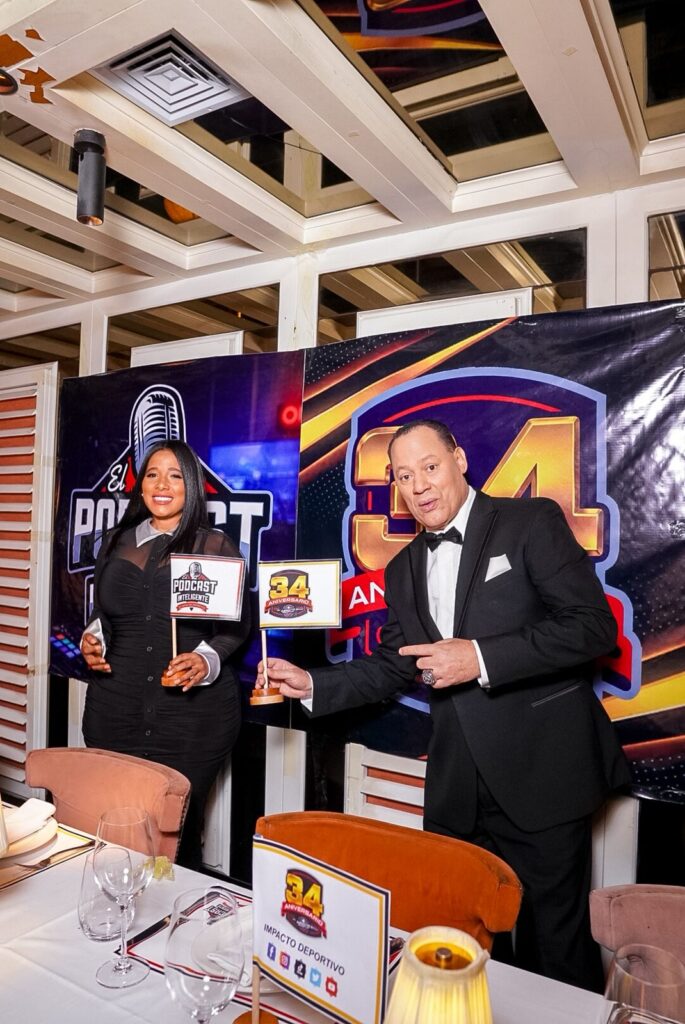 Franklin Mirabal breaks down in tears during the celebration of the 34th anniversary of Impacto Deportivo | 4 | Franklin Mirabal breaks down in tears during the celebration of the 34th anniversary of Impacto Deportivo | De Último Minuto English