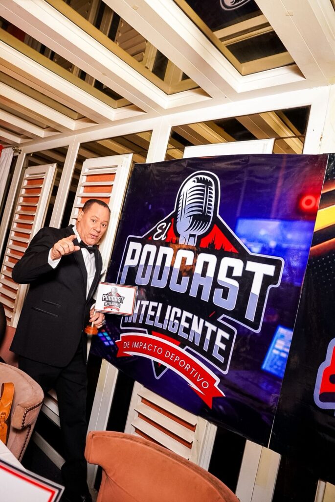 Franklin Mirabal breaks down in tears during the celebration of the 34th anniversary of Impacto Deportivo | 2 | Franklin Mirabal breaks down in tears during the celebration of the 34th anniversary of Impacto Deportivo | De Último Minuto English