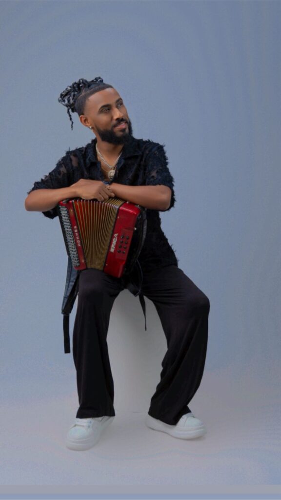 El Diamante Negro and La Mini Banda boost their international projection and announce a US tour | De Último Minuto English