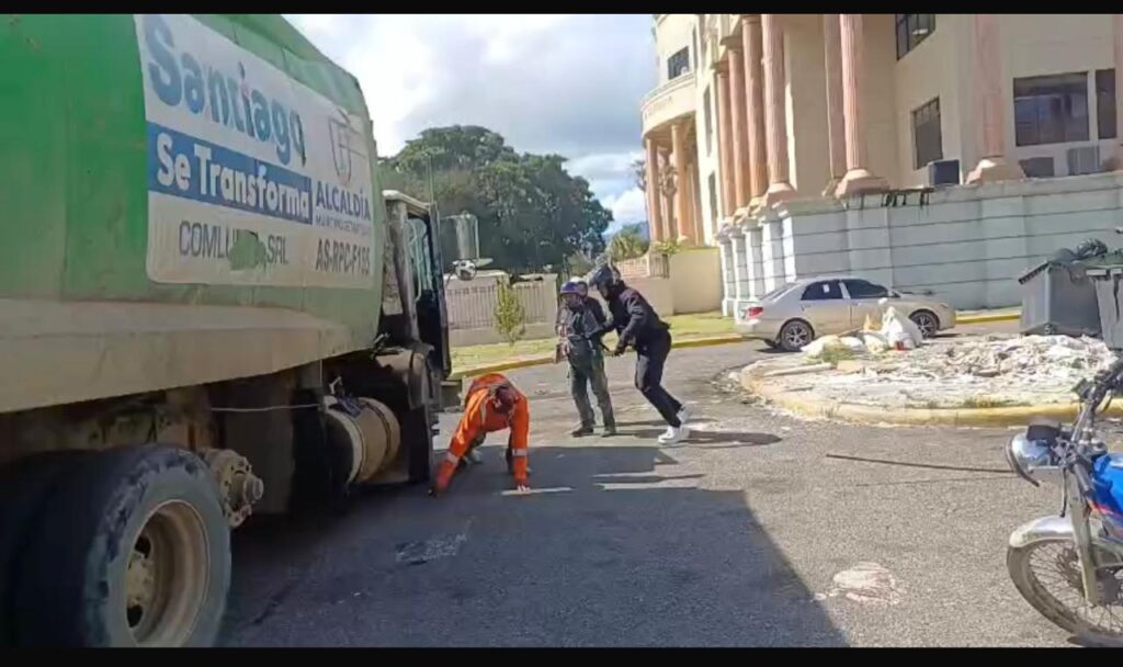 Truck driver is injured after chase in Santiago | De Último Minuto English