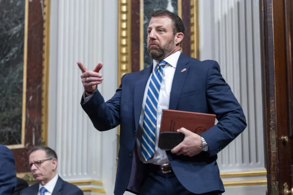 EE.UU. considera bloquear la entrada de extranjeros en los aeropuertos de las ciudades «santuario» | De Último Minuto English