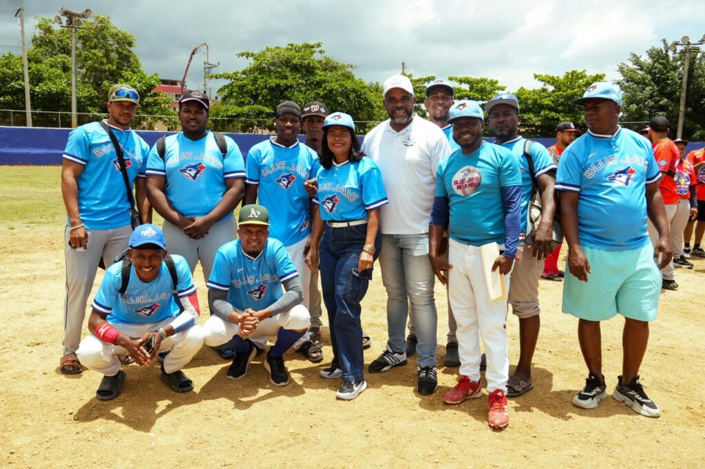 Los Alcarrizos celebrates its first Softball Classic | De Último Minuto English