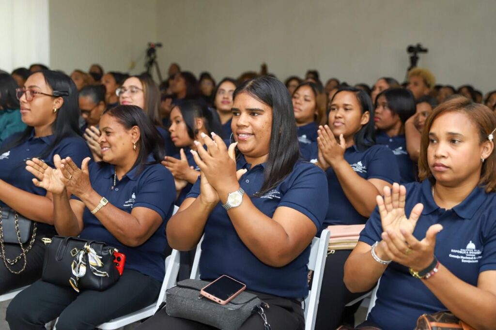 Supérate and Conape enable 71 caregivers for older adults in Azua | De Último Minuto English
