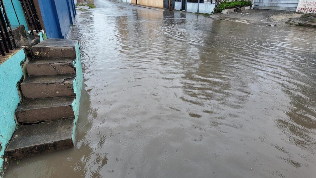 Rains cause urban floods in Greater Santo Domingo | De Último Minuto English