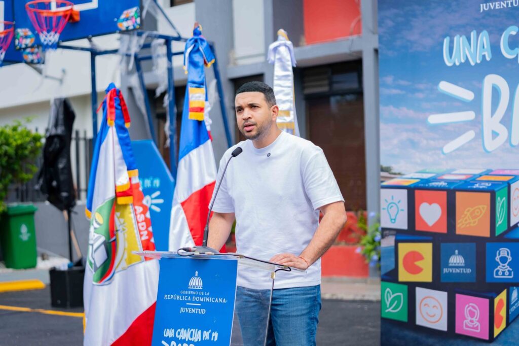 “Una Cancha Pa’ Mi Barrio” arrives in Santo Domingo Norte | De Último Minuto English