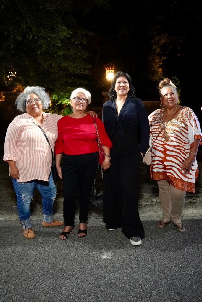Fans of all ages pack Altos de Chavón to enjoy Isabel Pantoja | De Último Minuto English