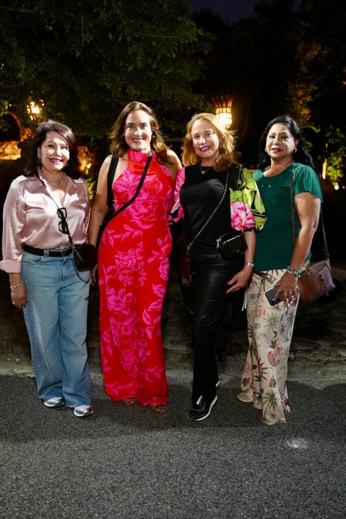 Fans of all ages pack Altos de Chavón to enjoy Isabel Pantoja | De Último Minuto English