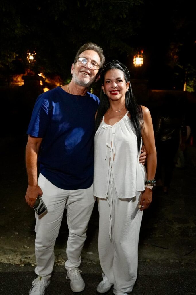 Fans of all ages pack Altos de Chavón to enjoy Isabel Pantoja | De Último Minuto English