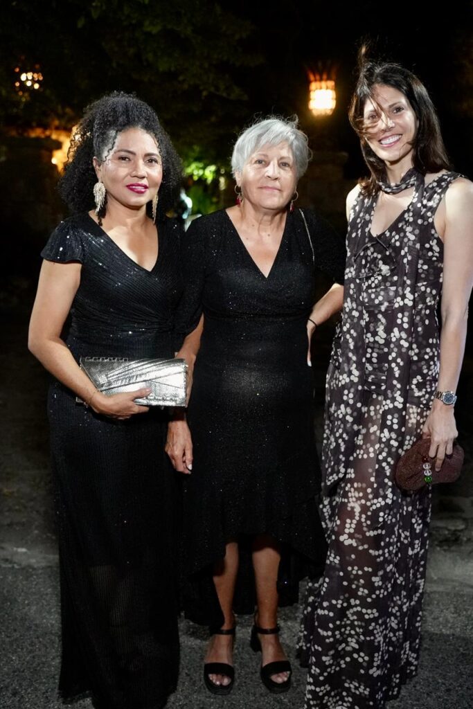 Fans of all ages pack Altos de Chavón to enjoy Isabel Pantoja | De Último Minuto English