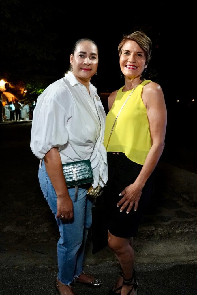 Fans of all ages pack Altos de Chavón to enjoy Isabel Pantoja | De Último Minuto English