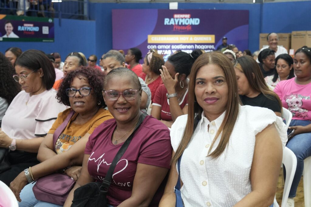 Raymond Rodríguez celebrates in advance more than 700 mothers from the National District | De Último Minuto English