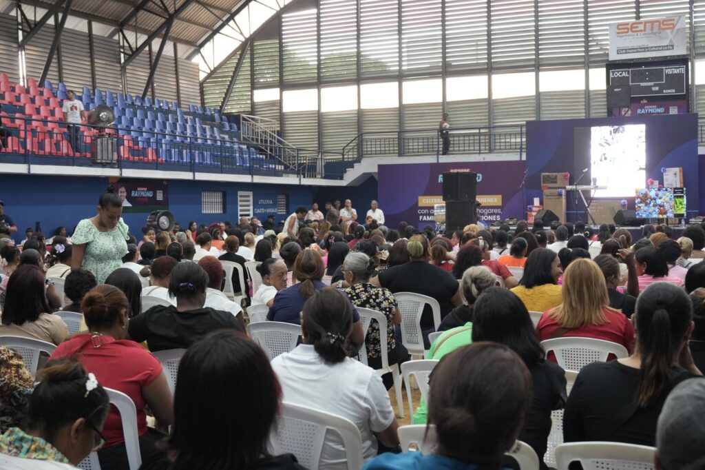 Raymond Rodríguez celebrates in advance more than 700 mothers from the National District | De Último Minuto English