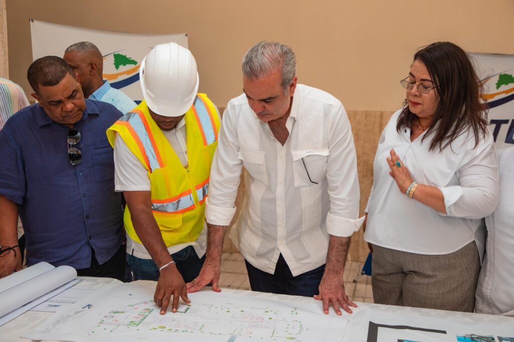 Abinader delivers 48 inpatient beds and 15 intensive care units in Barahona | De Último Minuto English