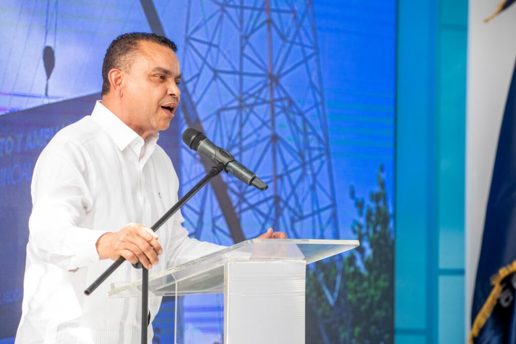 Abinader delivers 48 inpatient beds and 15 intensive care units in Barahona | De Último Minuto English