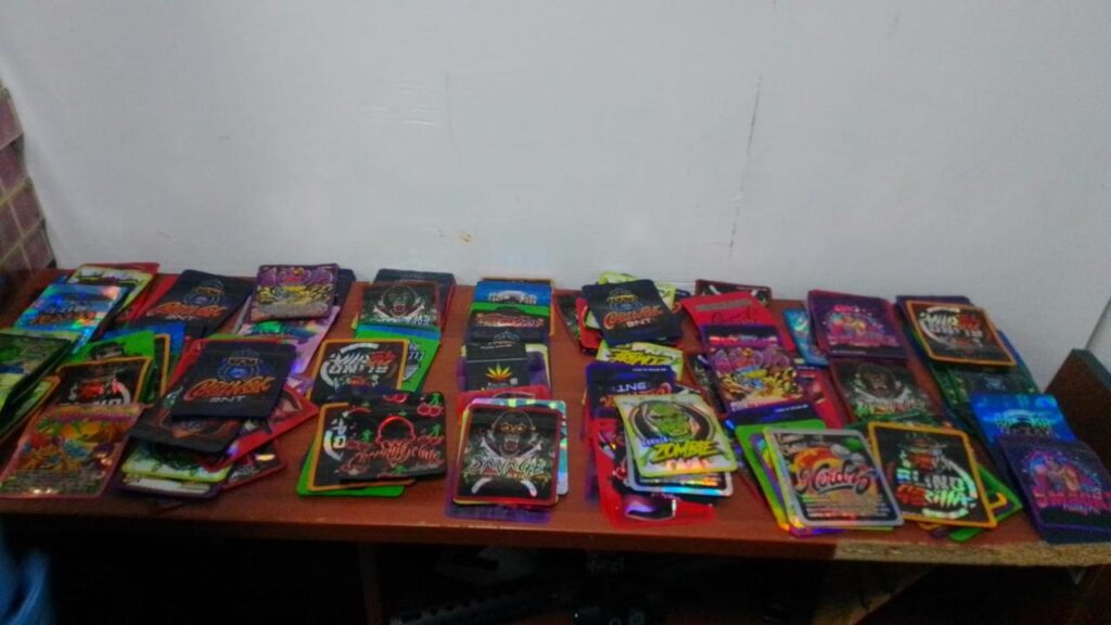 Raid leaves two detainees, seizure of drugs and cigarette smuggling in Santiago | De Último Minuto English