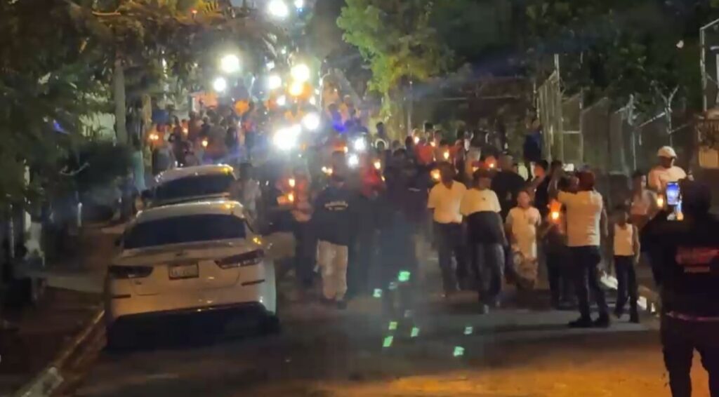 San Francisco de Macorís burns amidst protests and tension over teenager's death | De Último Minuto English